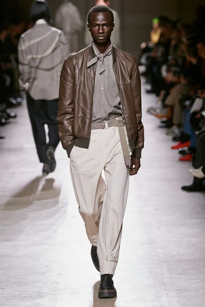Look 18